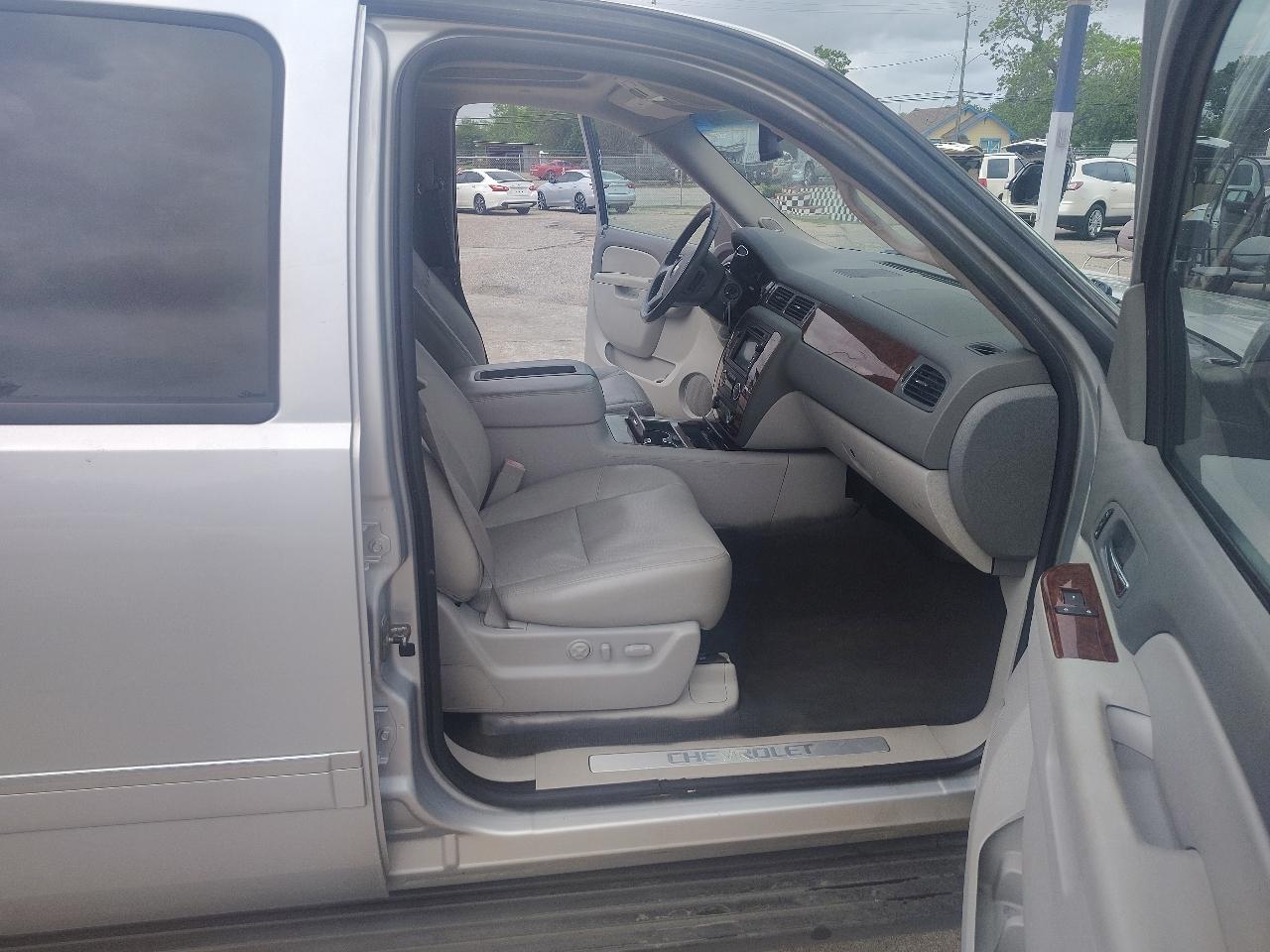 Chevrolet Suburban LTZ 1500 2WD 2011