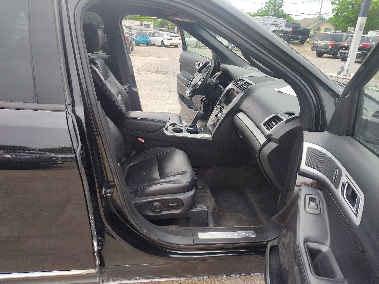 Ford Explorer Limited FWD 2014