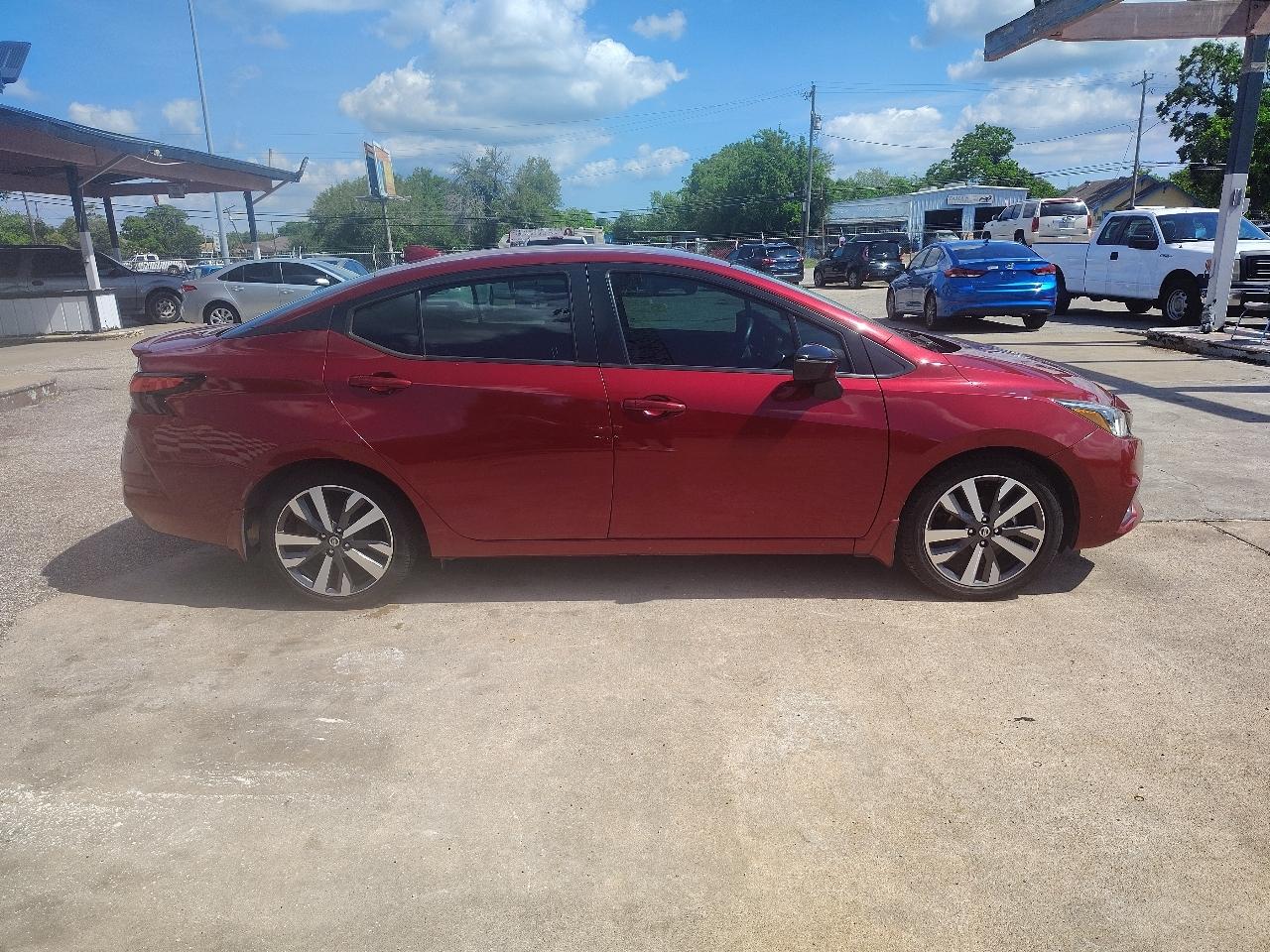 Nissan Versa SR 2021