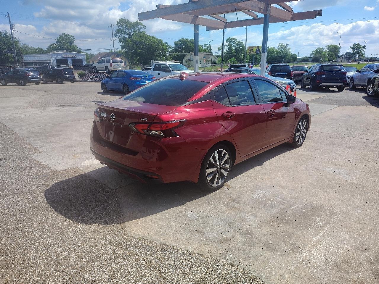 Nissan Versa SR 2021