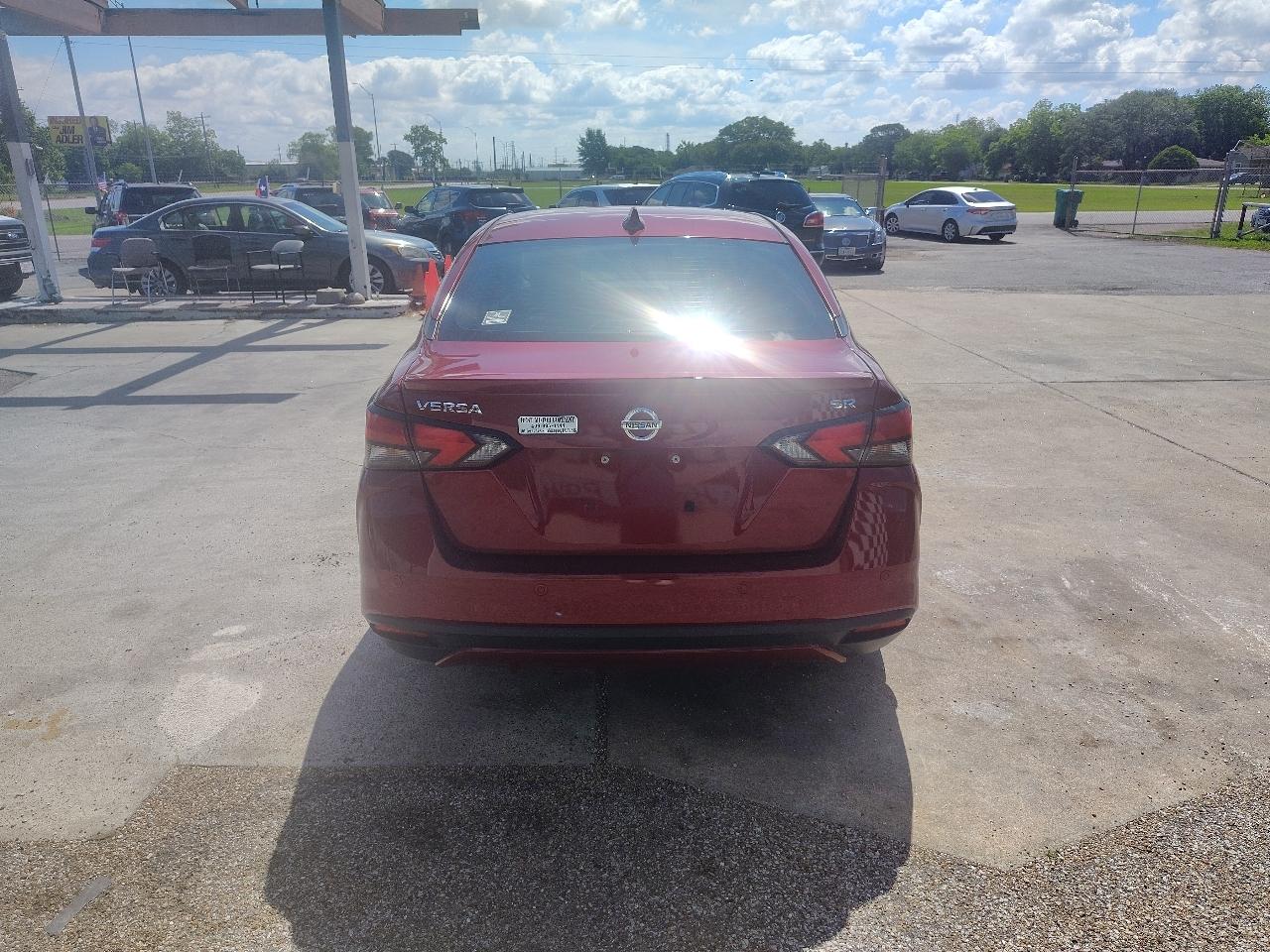Nissan Versa SR 2021