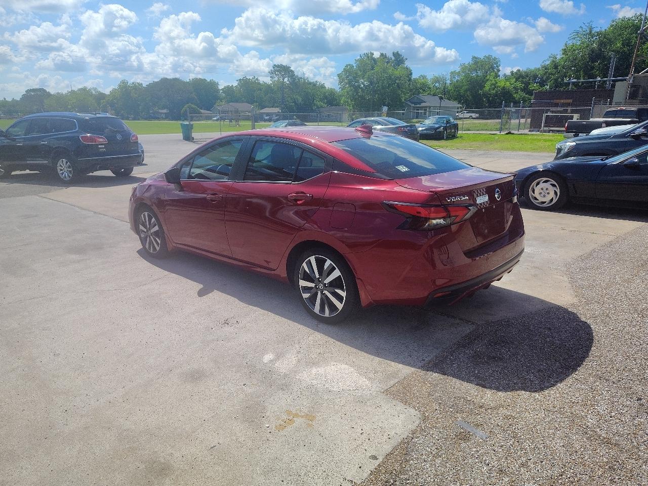 Nissan Versa SR 2021