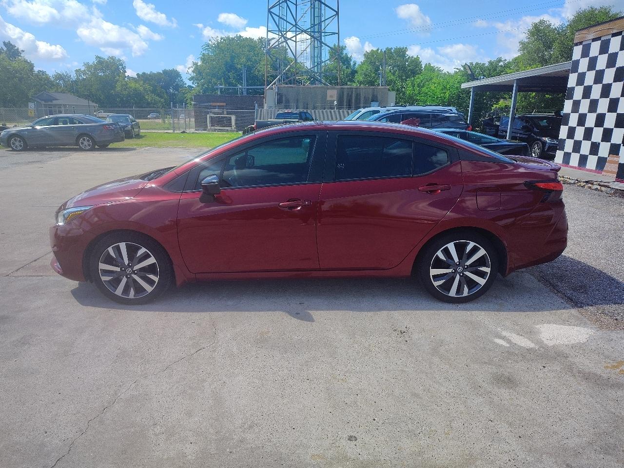 Nissan Versa SR 2021