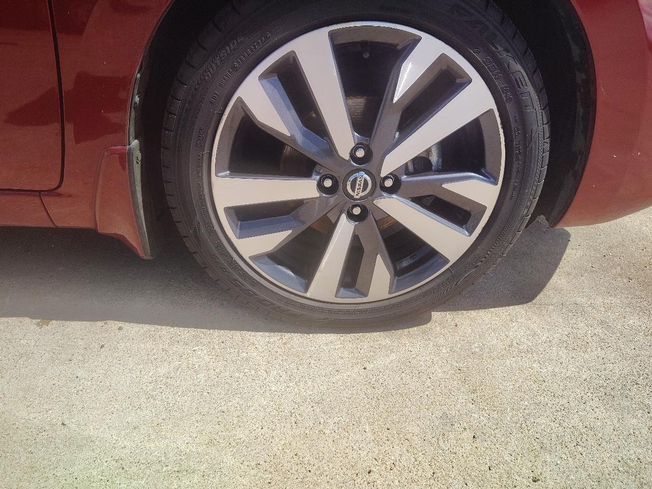 Nissan Versa SR 2021