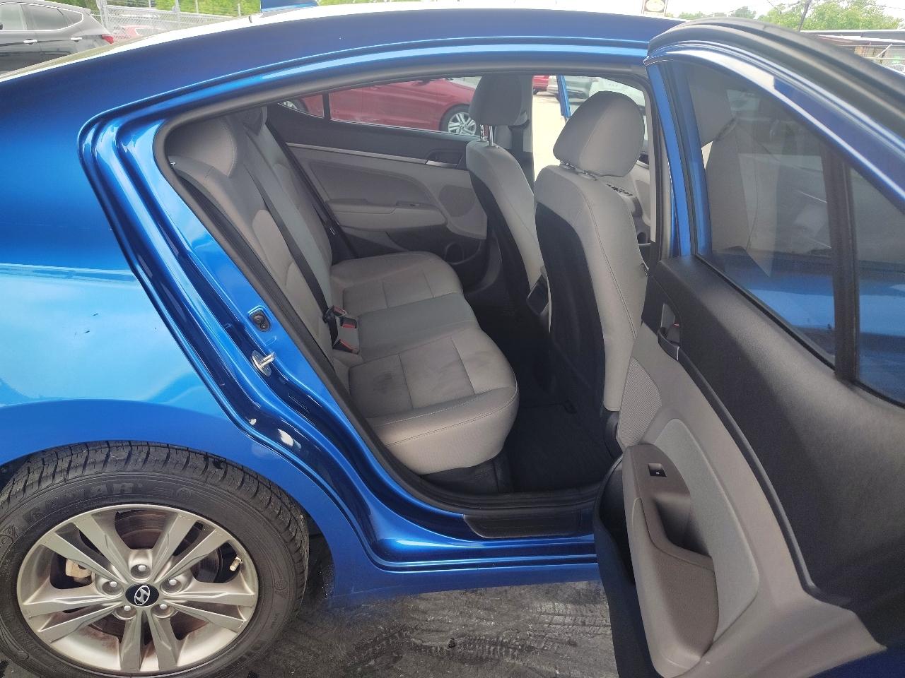 Hyundai Elantra SE 6AT 2017
