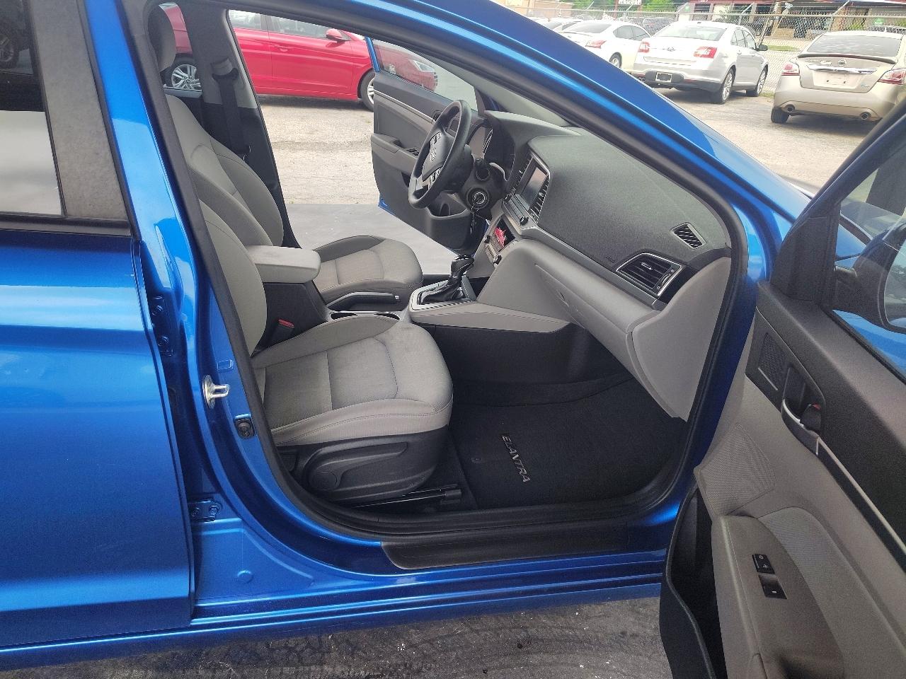 Hyundai Elantra SE 6AT 2017