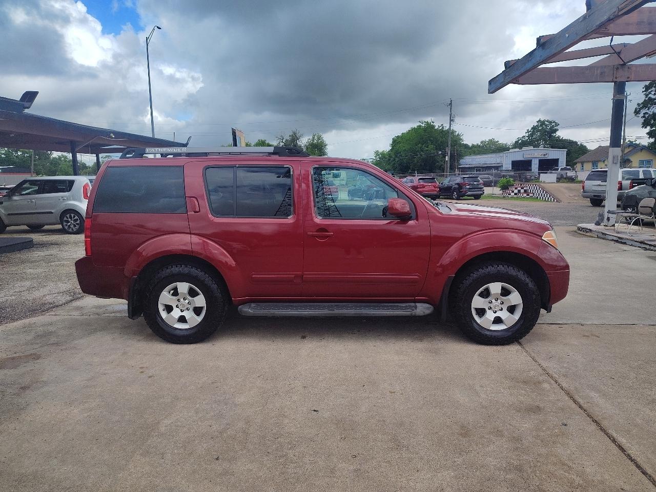 Nissan Pathfinder LE 2WD 2005