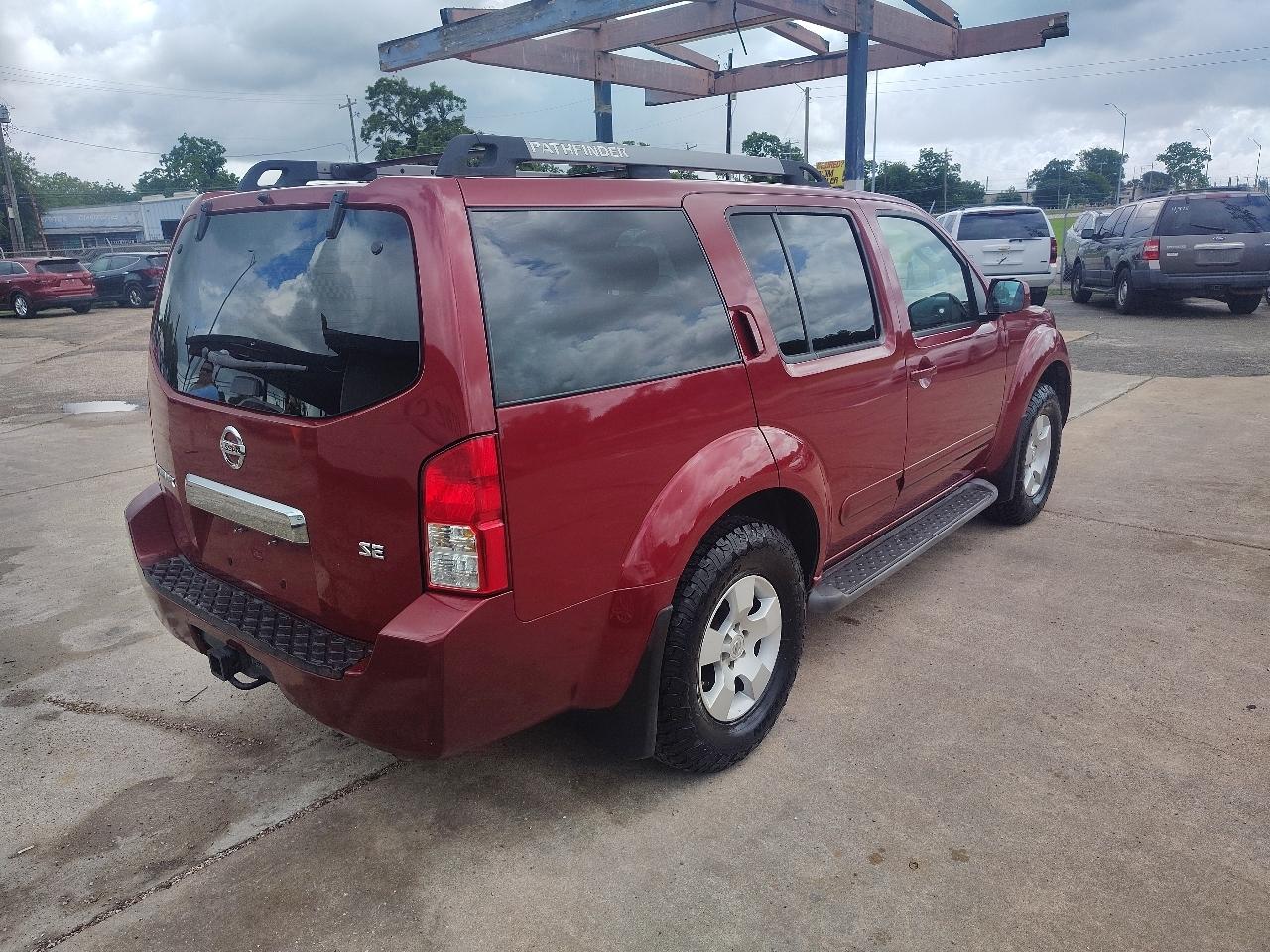 Nissan Pathfinder LE 2WD 2005