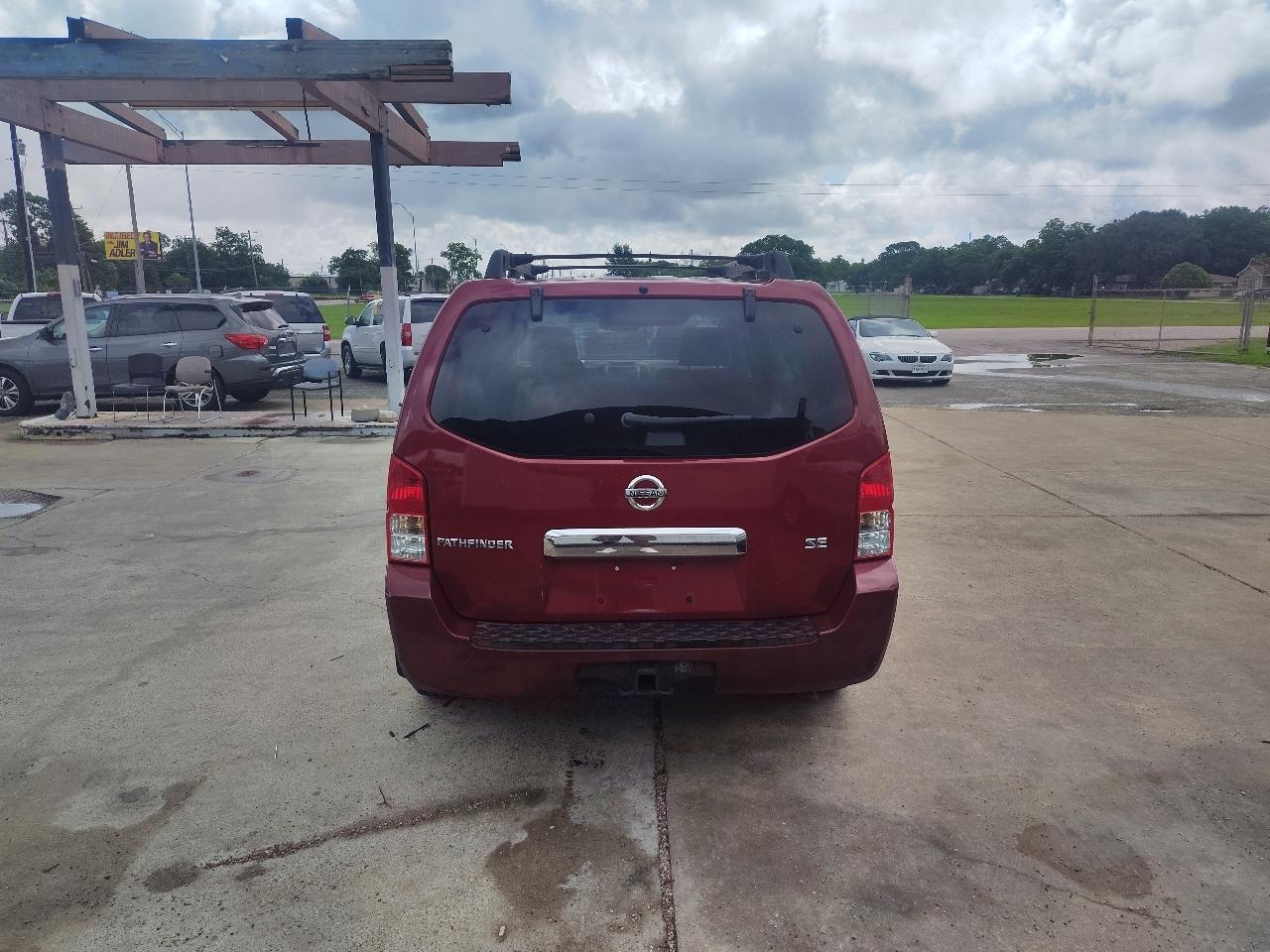 Nissan Pathfinder LE 2WD 2005