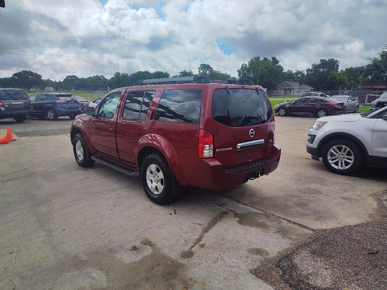 Nissan Pathfinder LE 2WD 2005