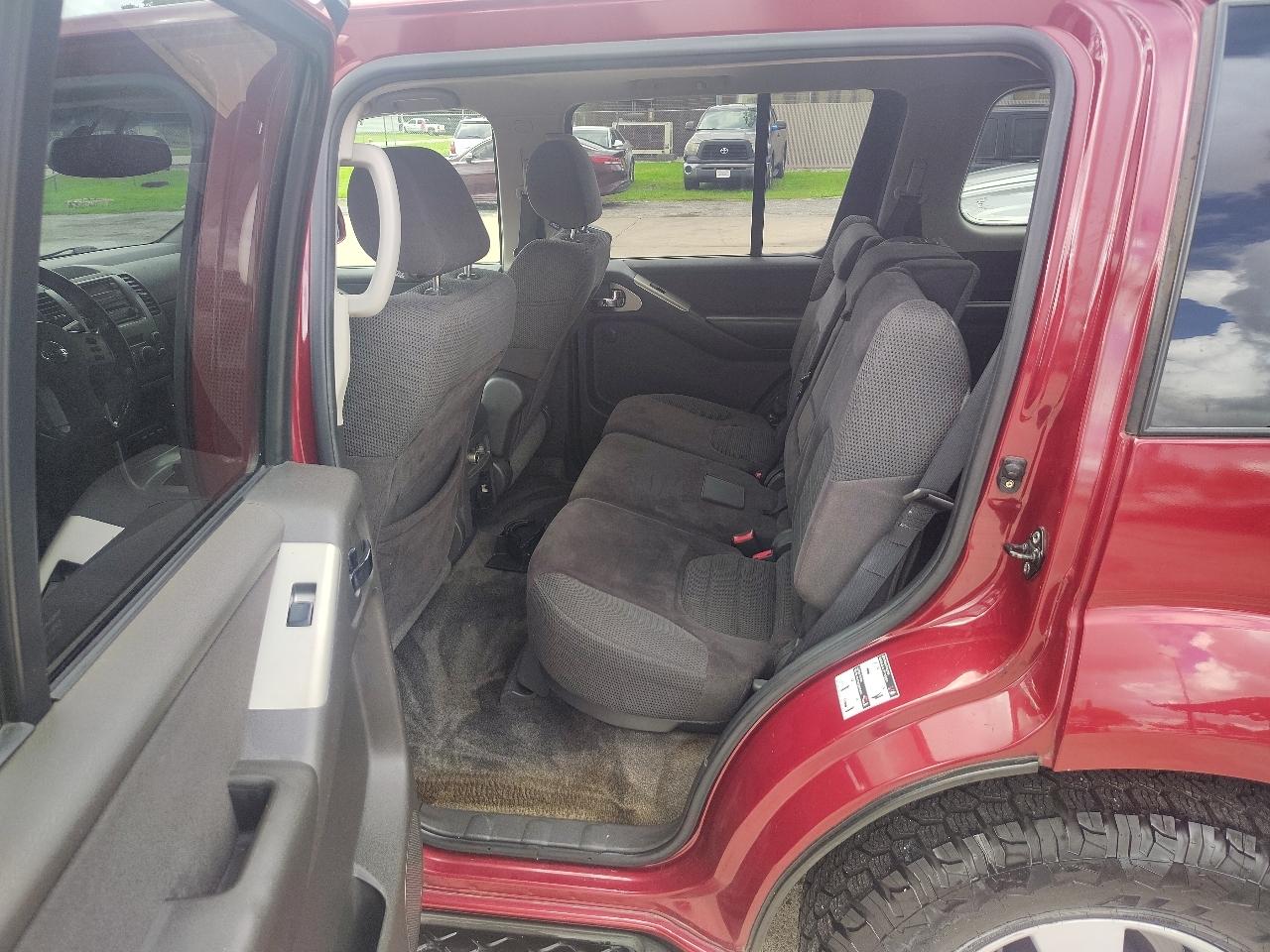 Nissan Pathfinder LE 2WD 2005
