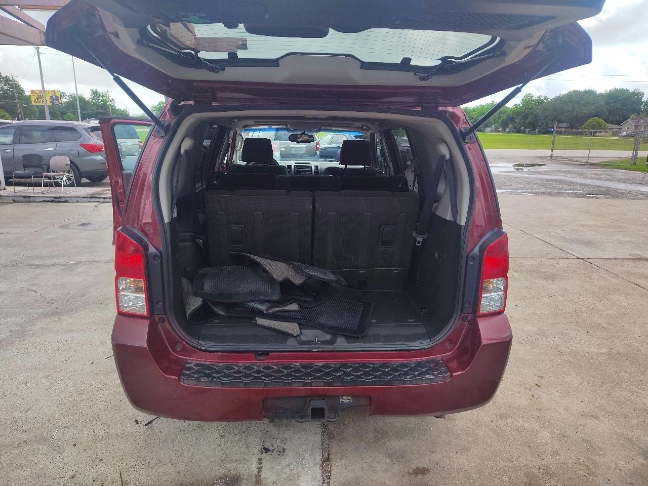 Nissan Pathfinder LE 2WD 2005
