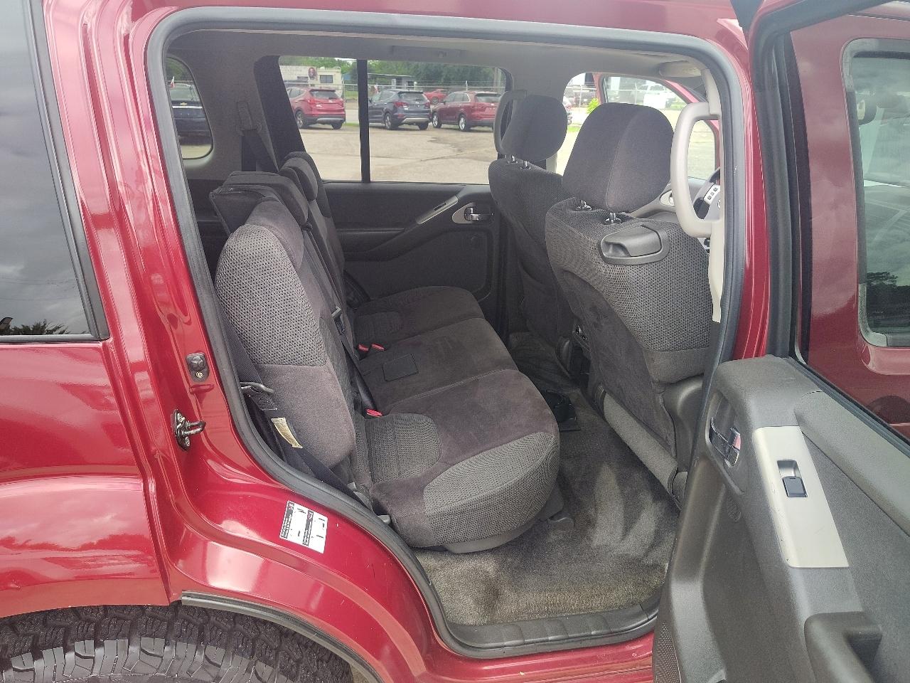Nissan Pathfinder LE 2WD 2005