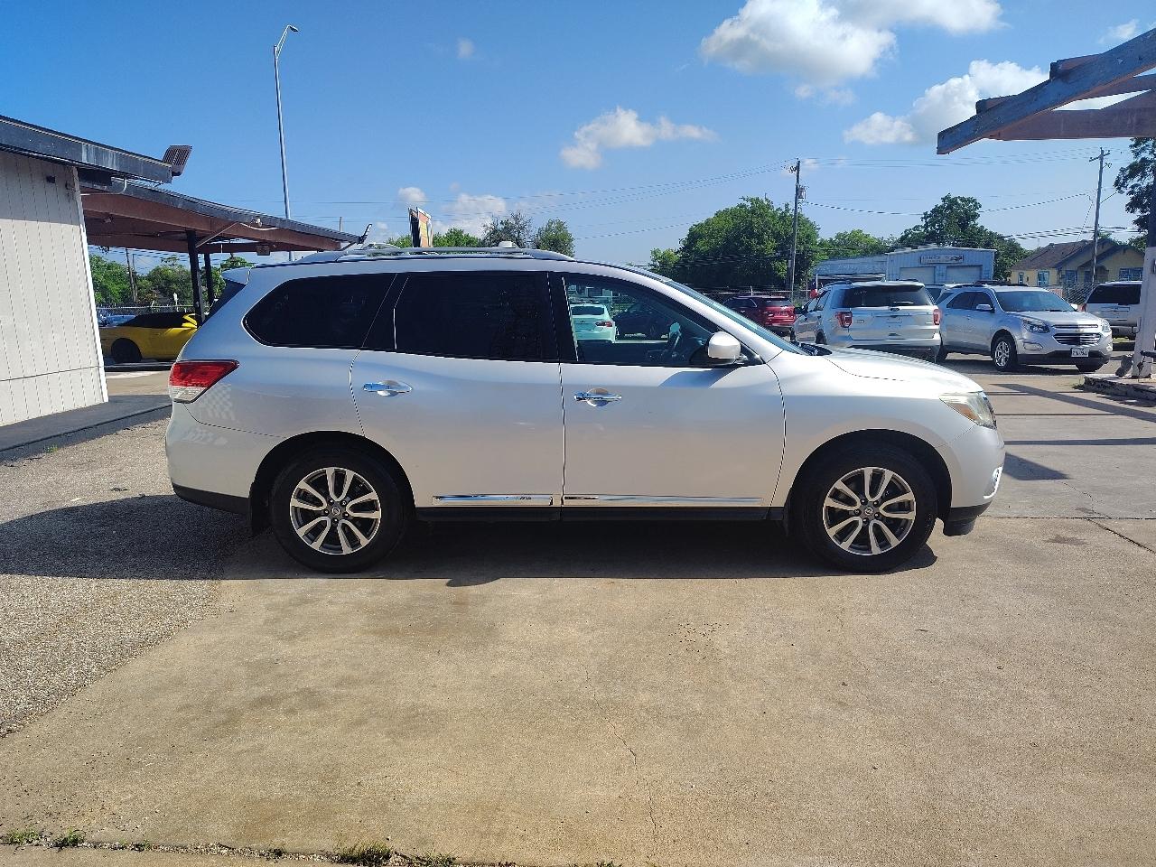 Nissan Pathfinder S 2WD 2014