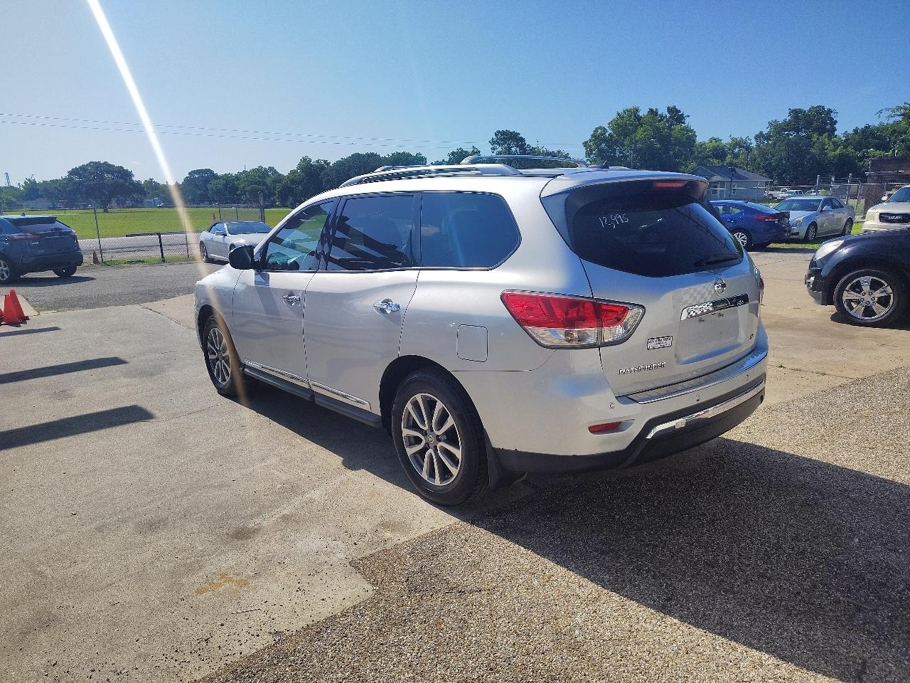 Nissan Pathfinder S 2WD 2014