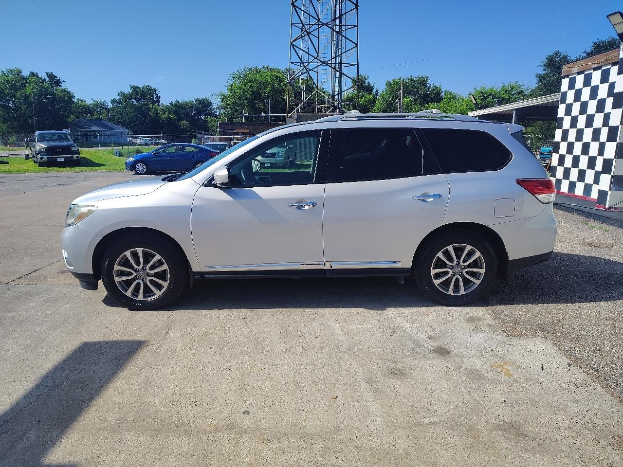 Nissan Pathfinder S 2WD 2014