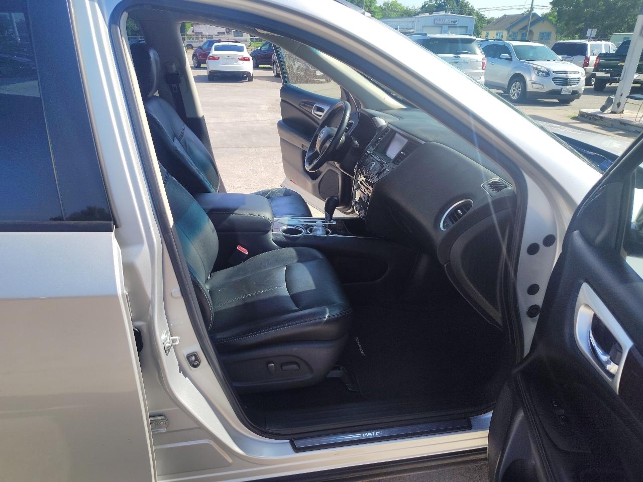 Nissan Pathfinder S 2WD 2014