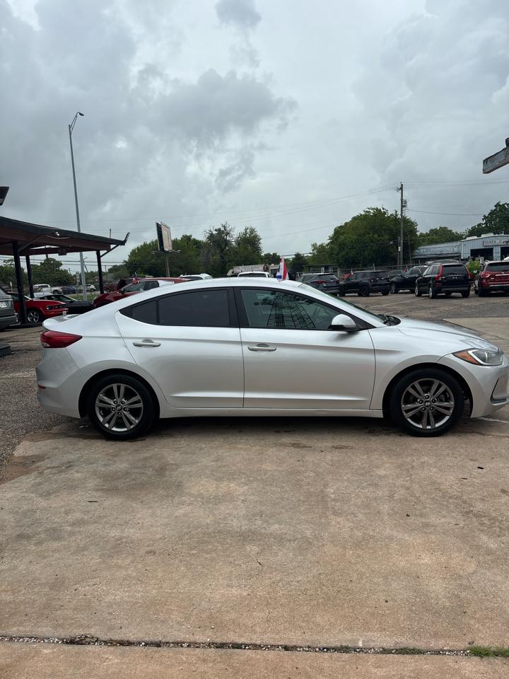 Hyundai Elantra Value Edition 6A 2017