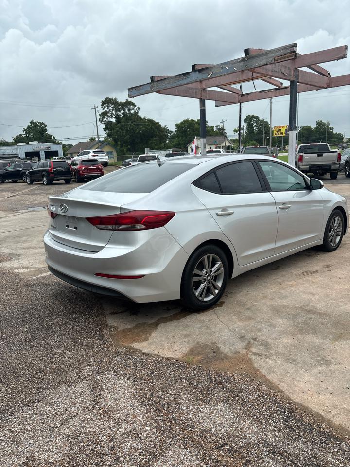Hyundai Elantra Value Edition 6A 2017