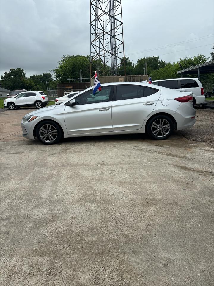 Hyundai Elantra Value Edition 6A 2017