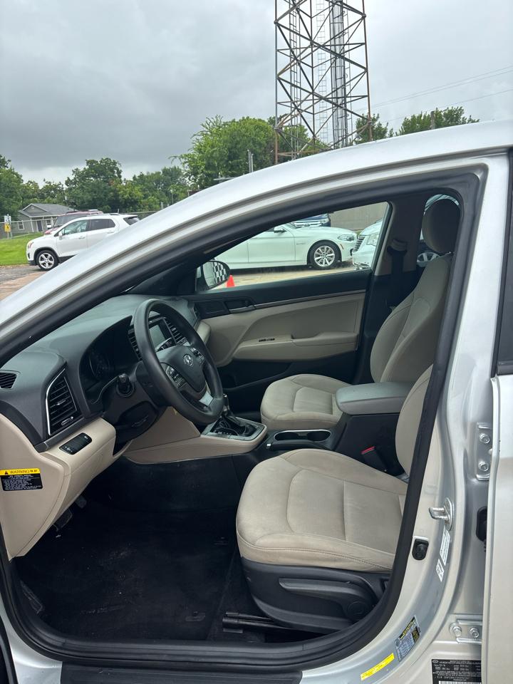 Hyundai Elantra Value Edition 6A 2017