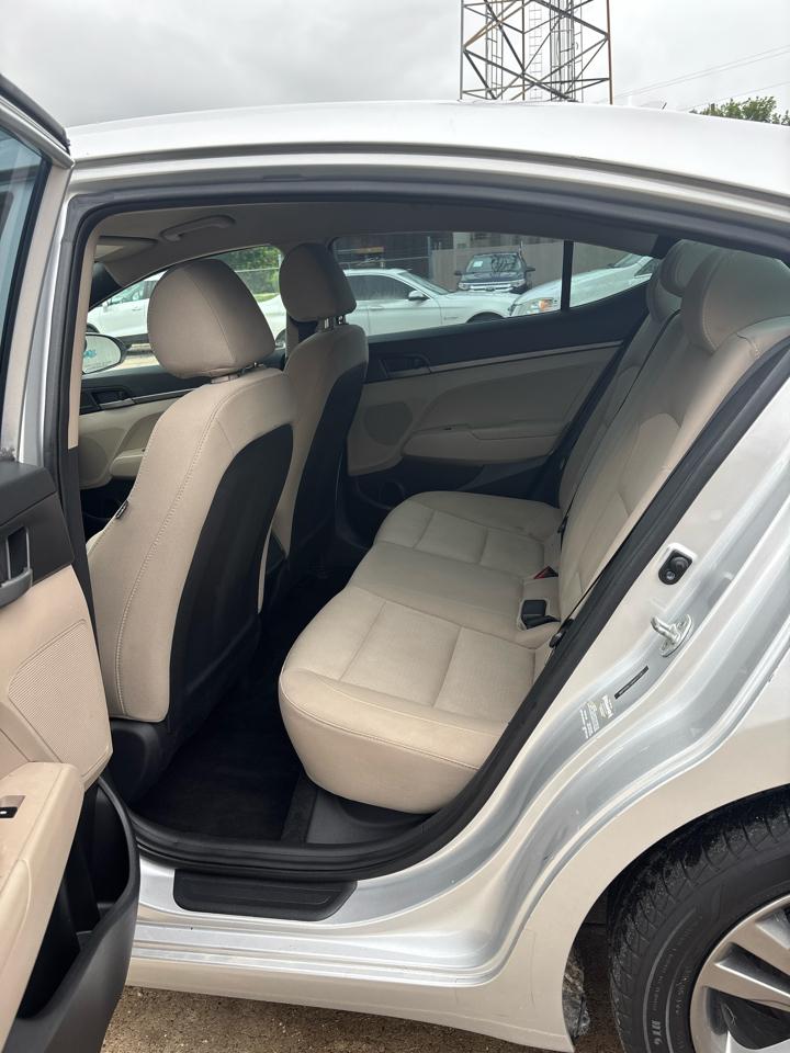 Hyundai Elantra Value Edition 6A 2017