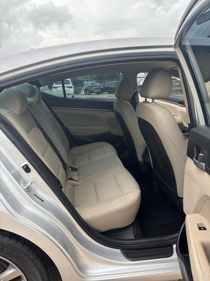 Hyundai Elantra Value Edition 6A 2017