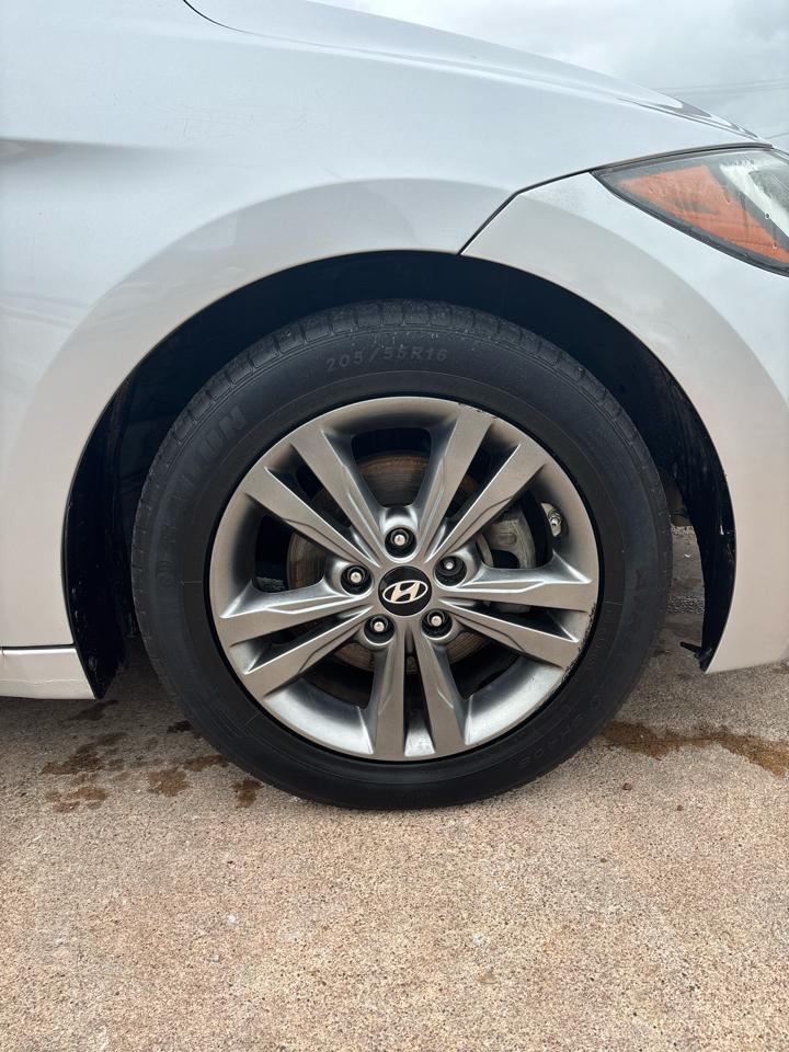 Hyundai Elantra Value Edition 6A 2017