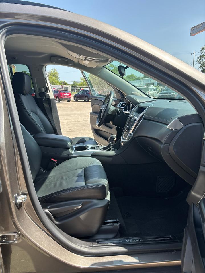 Cadillac SRX Base 2012