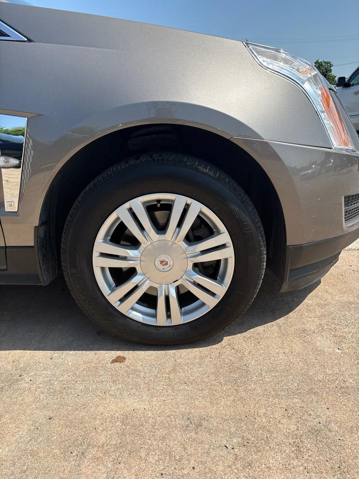 Cadillac SRX Base 2012