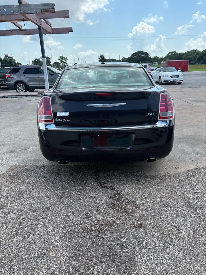 Chrysler 300 Base 2012