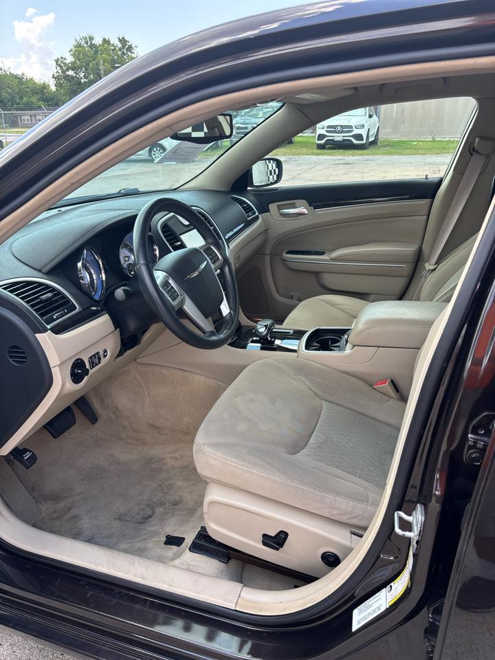 Chrysler 300 Base 2012