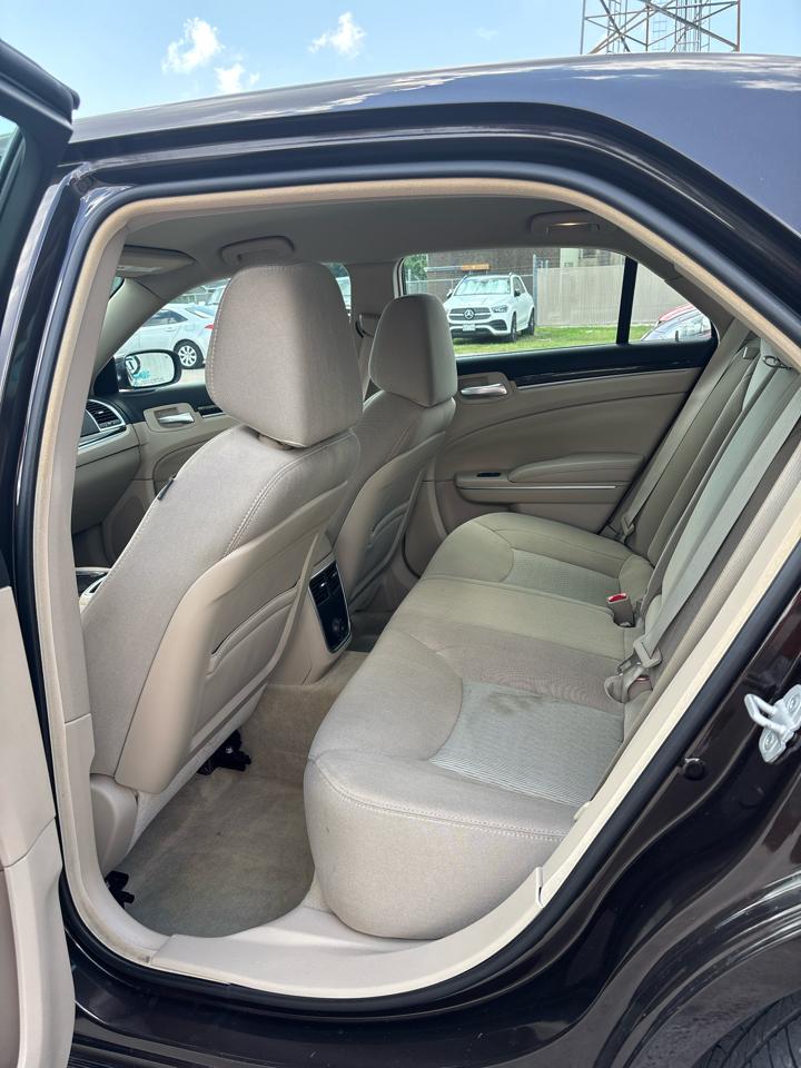 Chrysler 300 Base 2012