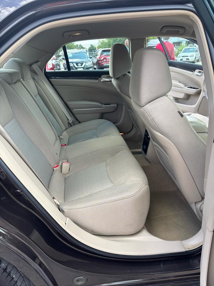 Chrysler 300 Base 2012