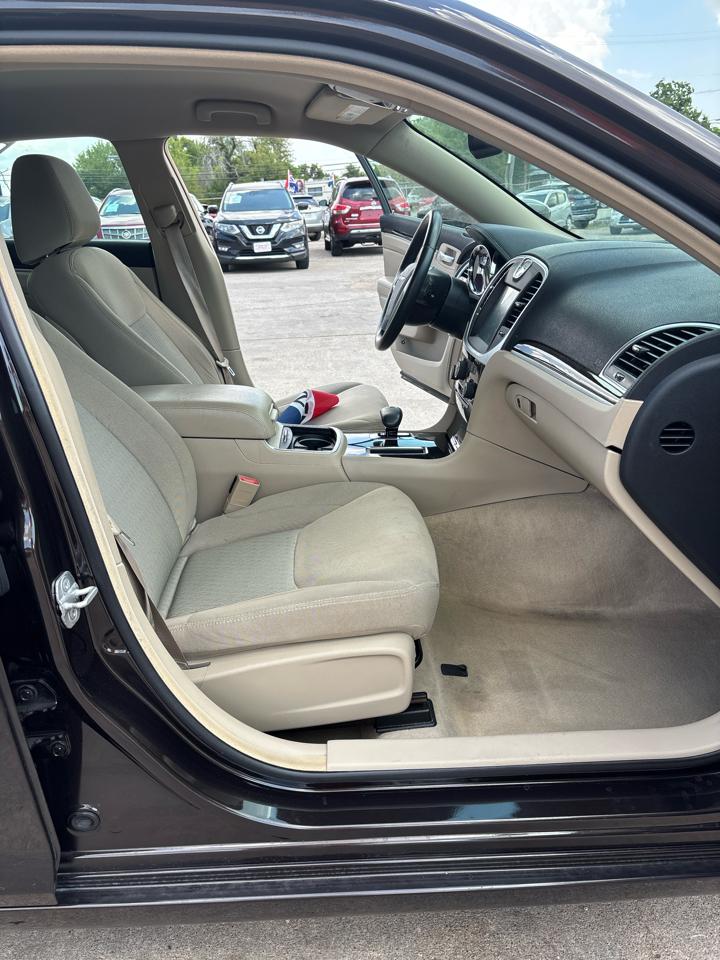 Chrysler 300 Base 2012