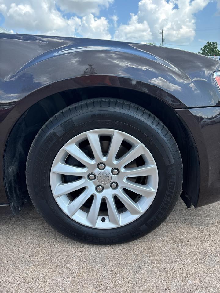 Chrysler 300 Base 2012