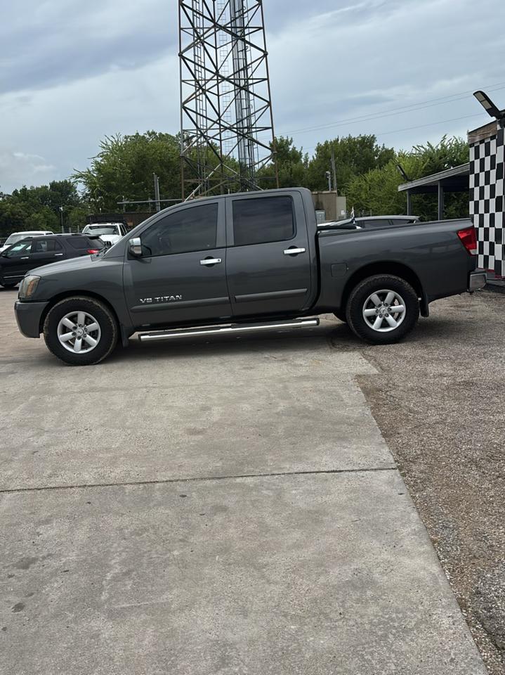 Nissan Titan S Crew Cab 2WD 2011