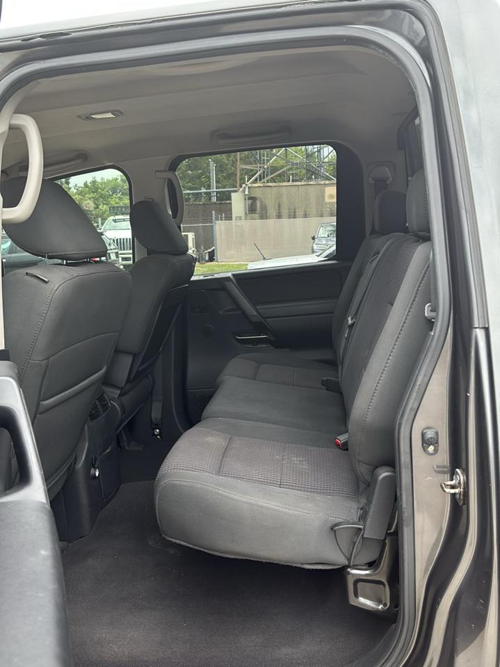 Nissan Titan S Crew Cab 2WD 2011