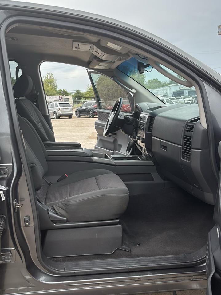 Nissan Titan S Crew Cab 2WD 2011