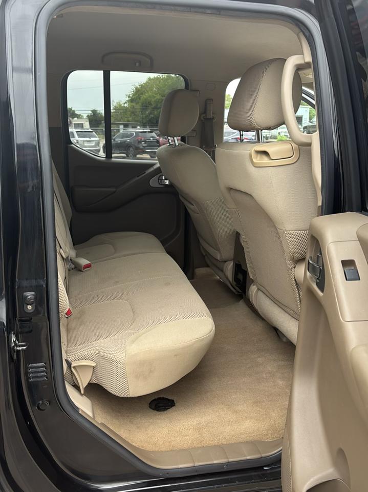 Nissan Frontier LE Crew Cab 2WD 2006