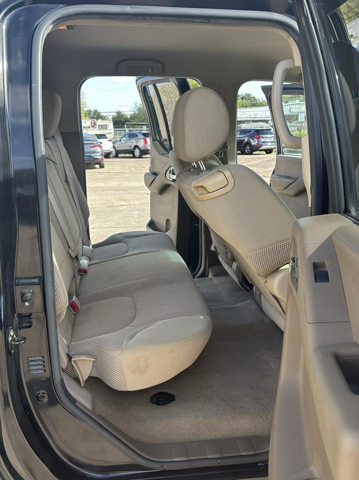 Nissan Frontier LE Crew Cab 2WD 2006