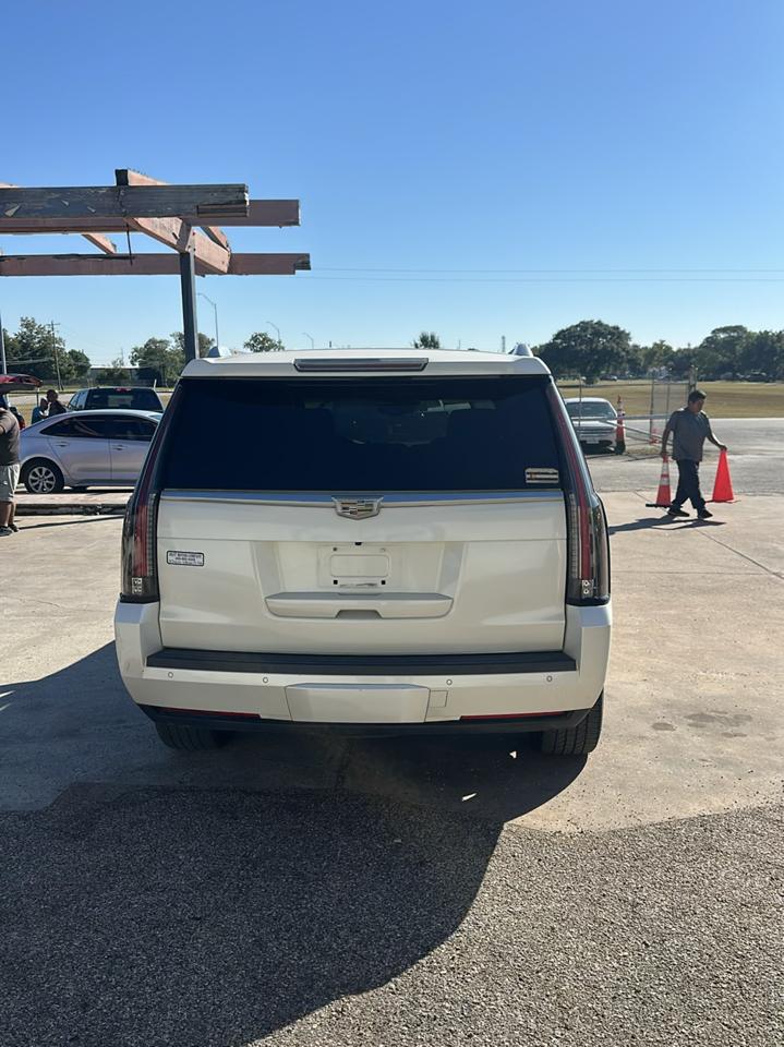 Cadillac Escalade Luxury 2WD 2015