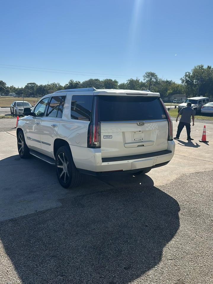 Cadillac Escalade Luxury 2WD 2015