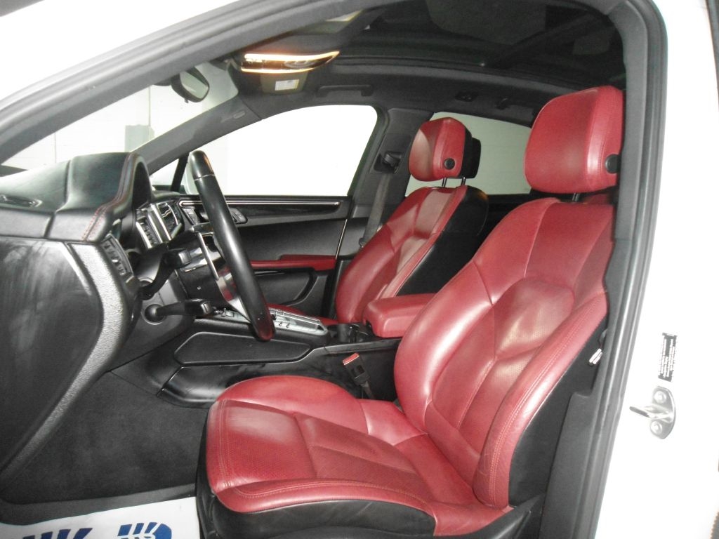 2016 Porsche Macan S's photo