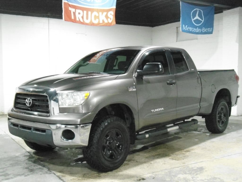 Toyota Tundra 4WD Double 145.7" 5.7L V8 SR5 (Natl 2007