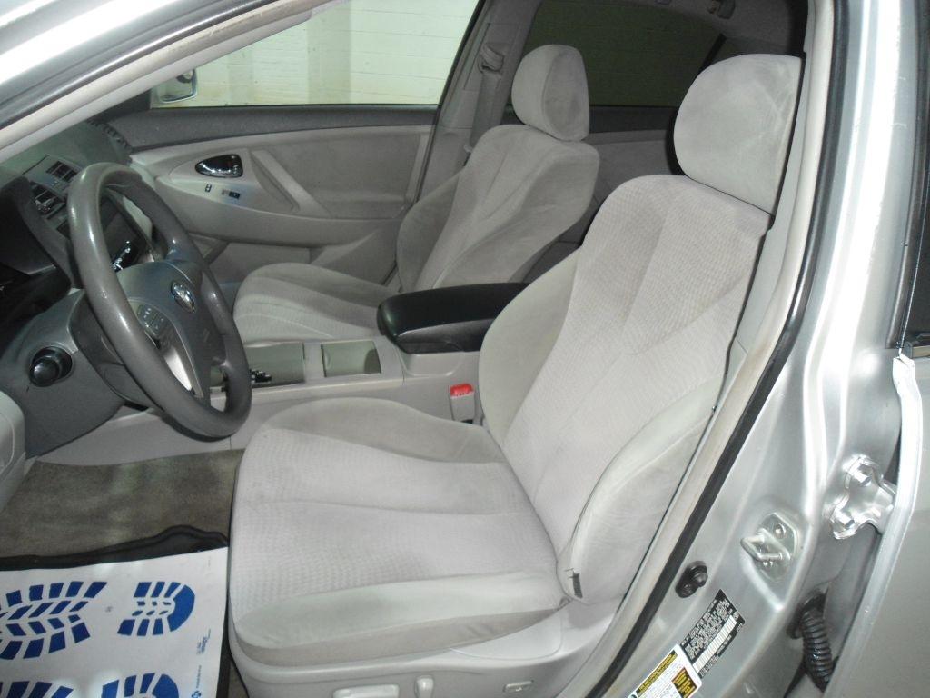 Toyota Camry 4dr Sdn I4 Man (Natl) 2010