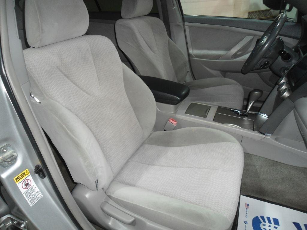 Toyota Camry 4dr Sdn I4 Man (Natl) 2010
