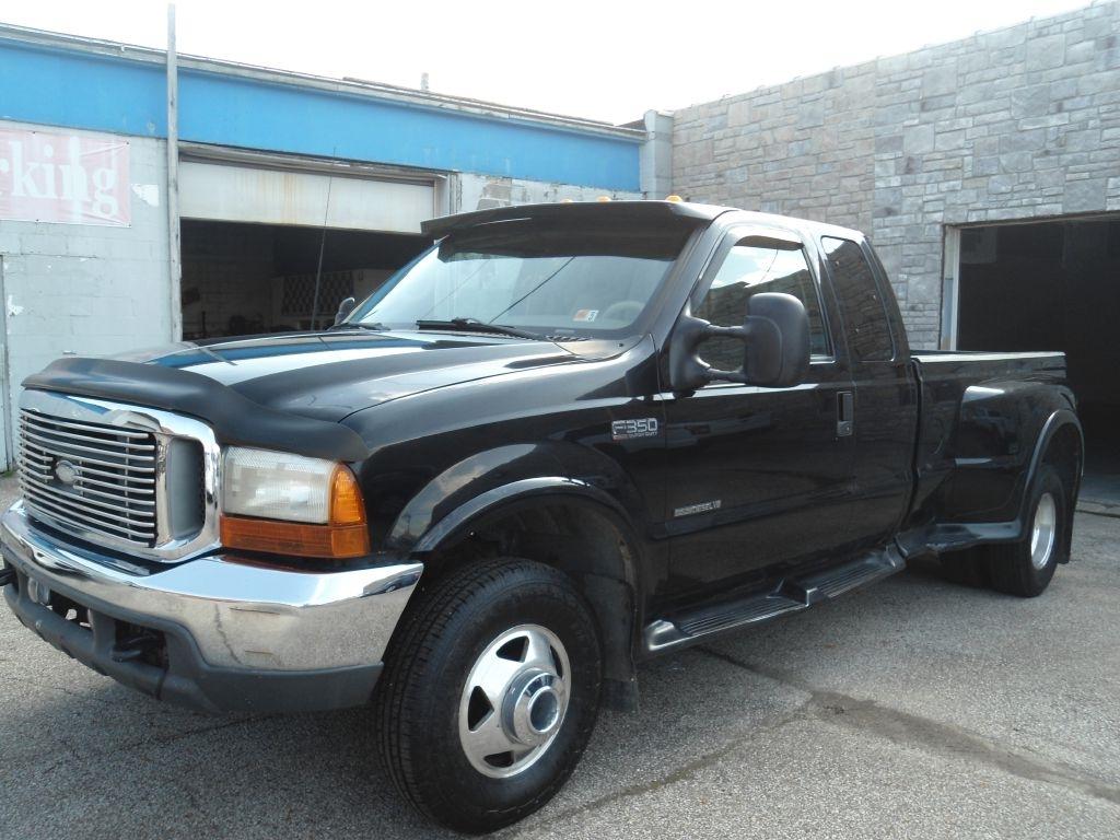 2001 Ford Super Duty F-350 DRW Supercab 158" XL 4WD