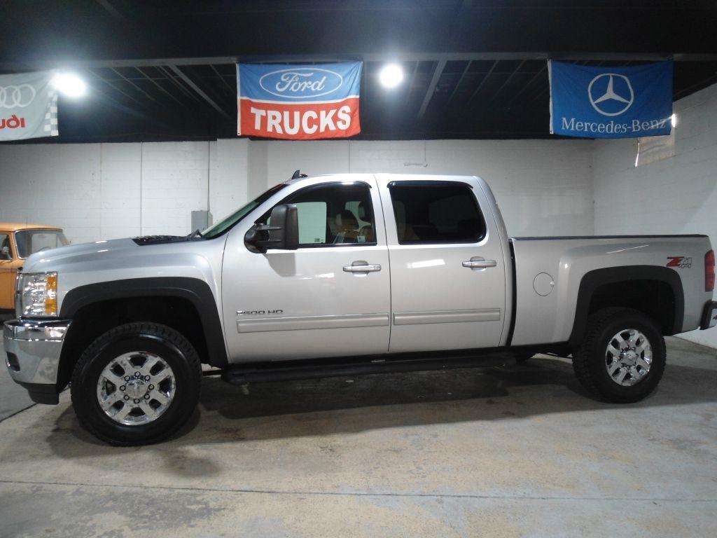 Chevrolet Silverado 2500HD 4WD Crew Cab 153.7" LTZ 2011