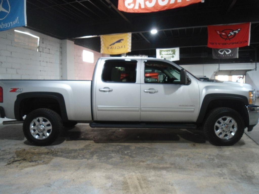 Chevrolet Silverado 2500HD 4WD Crew Cab 153.7" LTZ 2011